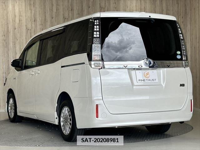 Toyota VOXY HYBRID 2014-07 381749-6