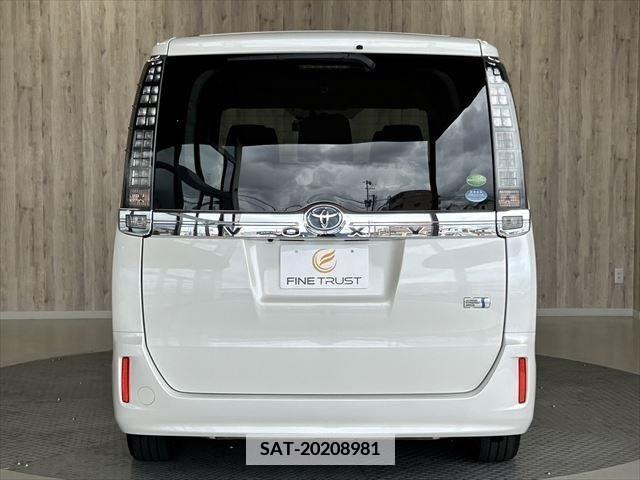 Toyota VOXY HYBRID 2014-07 381749-5