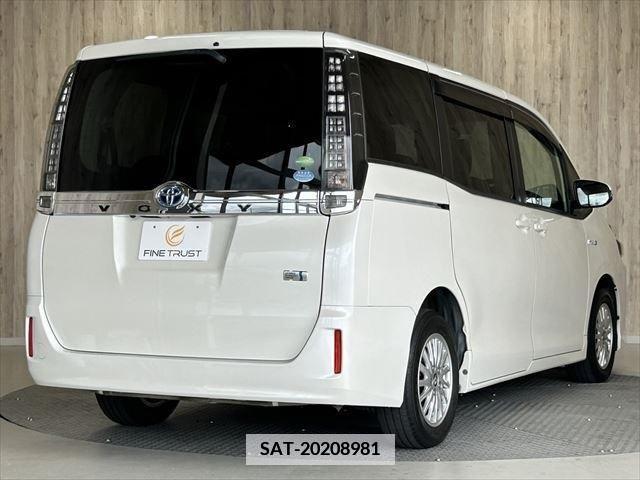 Toyota VOXY HYBRID 2014-07 381749-4