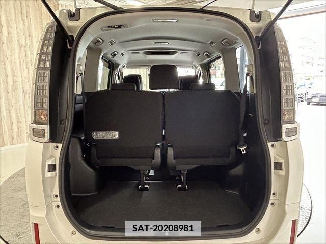 Toyota VOXY HYBRID 2014-07 381749-25