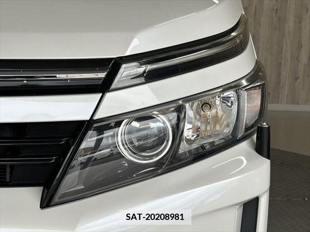 Toyota VOXY HYBRID 2014-07 381749-8