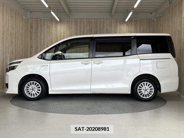 Toyota VOXY HYBRID 2014-07 381749-7