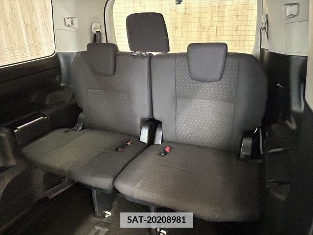 Toyota VOXY HYBRID 2014-07 381749-24