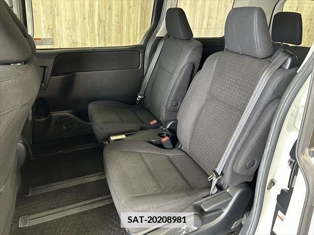 Toyota VOXY HYBRID 2014-07 381749-23