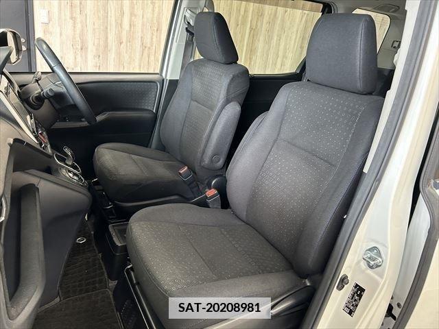 Toyota VOXY HYBRID 2014-07 381749-22