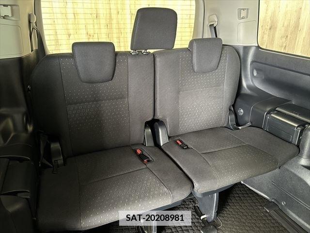 Toyota VOXY HYBRID 2014-07 381749-21