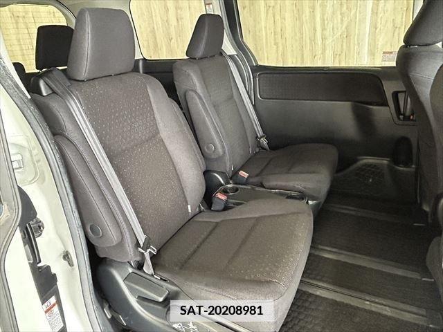 Toyota VOXY HYBRID 2014-07 381749-20