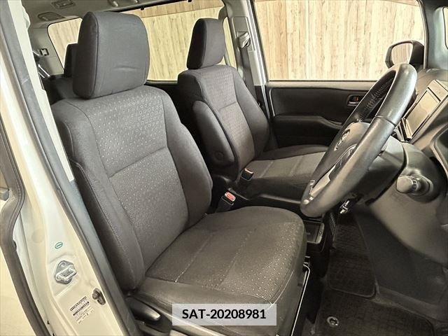 Toyota VOXY HYBRID 2014-07 381749-19