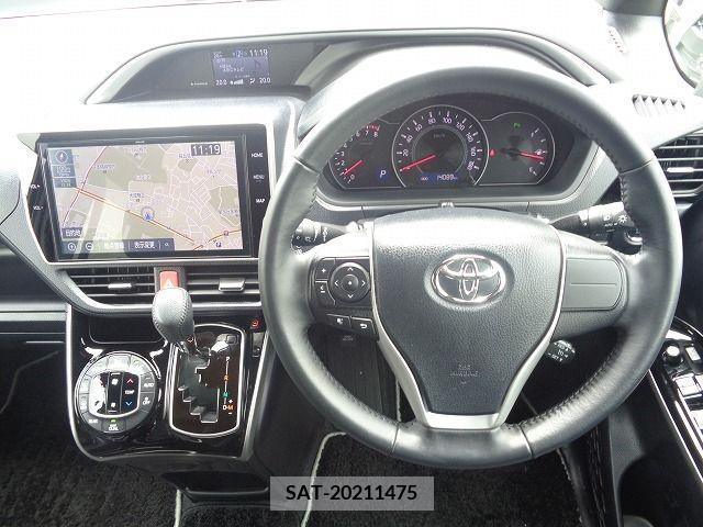 Toyota VOXY 2021-02 394970-1