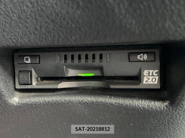 Toyota SIENTA 2018-07 251633-11