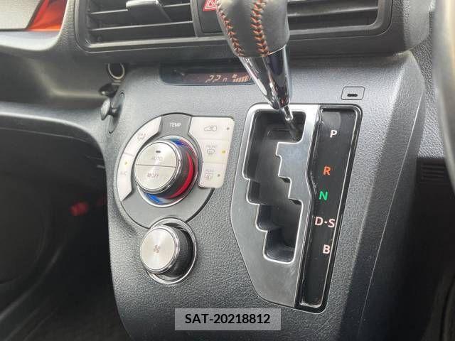 Toyota SIENTA 2018-07 251633-7