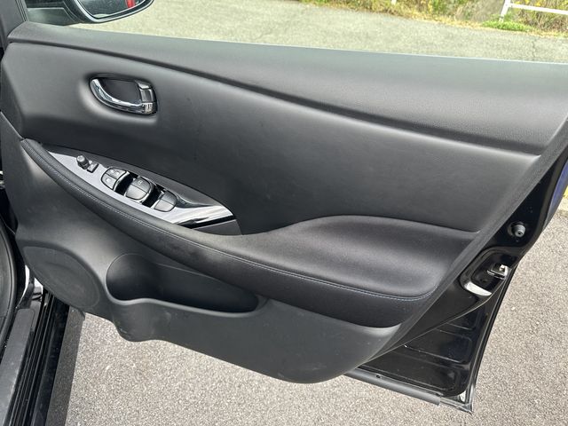 Nissan LEAF 2018-09 195989-17