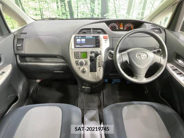 Toyota RACTIS 2010-03 393532-1