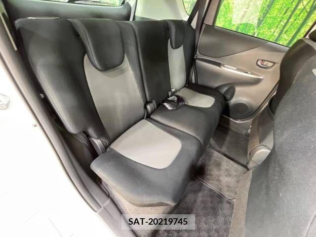 Toyota RACTIS 2010-03 393532-9