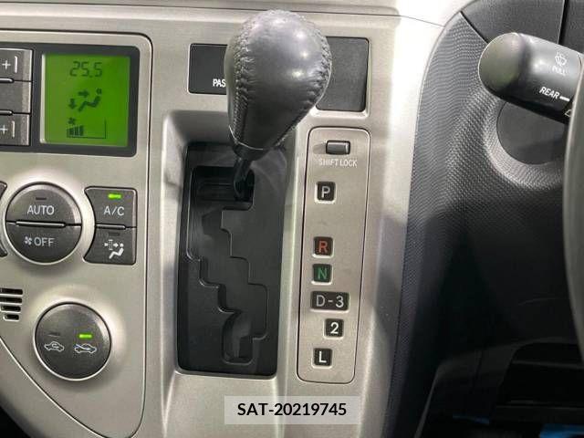 Toyota RACTIS 2010-03 393532-6