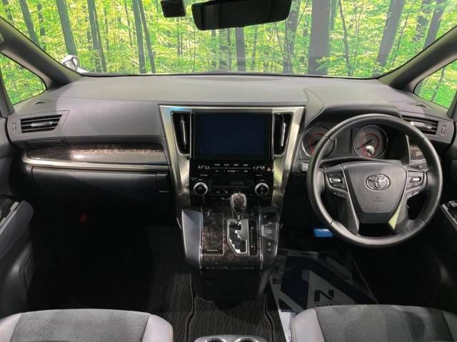 Toyota VELLFIRE 2022-03 184348-1