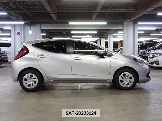 Toyota AQUA 2022-02 340574-7