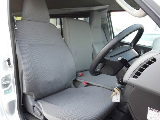 Toyota HIACE VAN 2007-10 1318-12