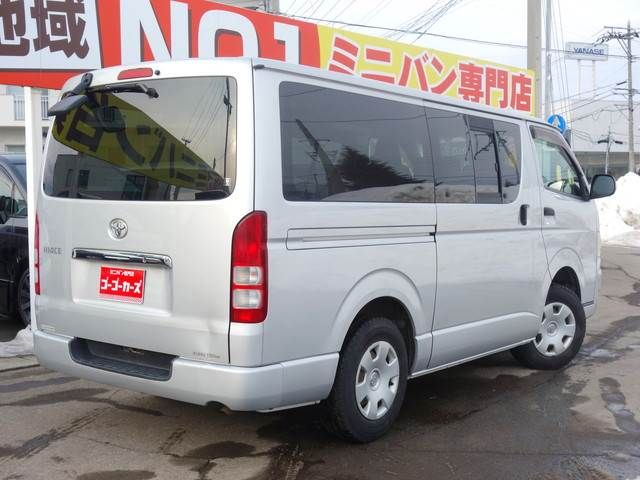 Toyota HIACE VAN 2007-10 1318-1