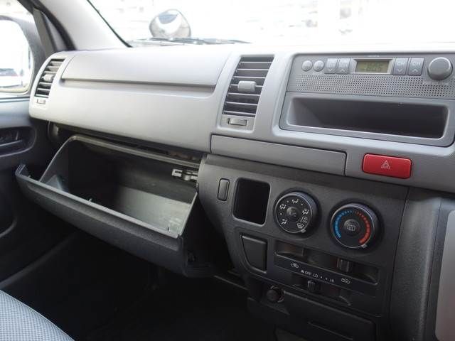 Toyota HIACE VAN 2007-10 1318-7