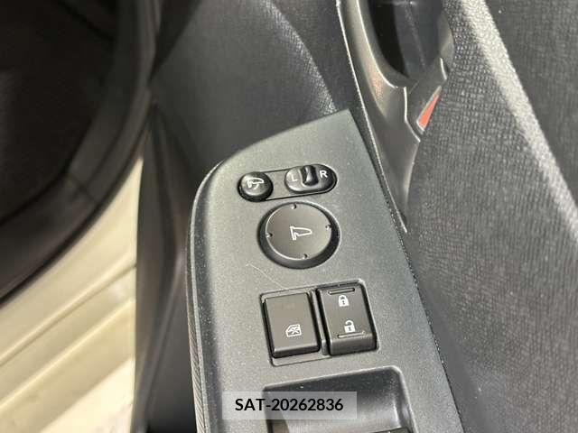 Honda e 2010-05 327738-15