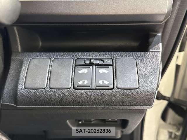 Honda e 2010-05 327738-13