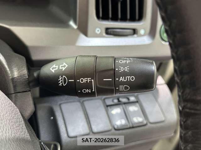 Honda e 2010-05 327738-11