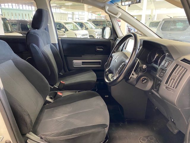 Mitsubishi DELICA D5 2011-06 23352-17