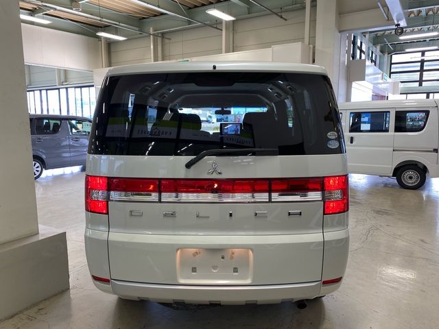 Mitsubishi DELICA D5 2011-06 23352-3