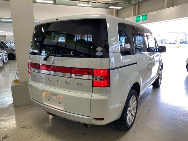 Mitsubishi DELICA D5 2011-06 23352-4