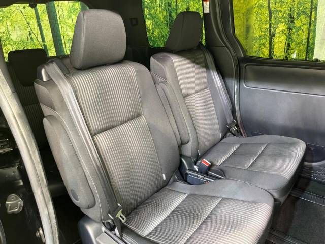 Toyota VOXY 2020-03 11228-9