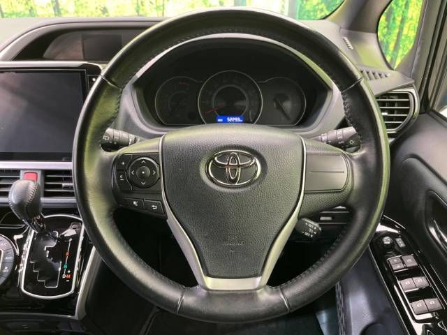 Toyota VOXY 2020-03 11228-12