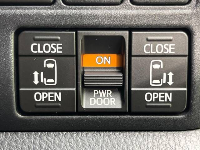 Toyota VOXY 2020-03 11228-5