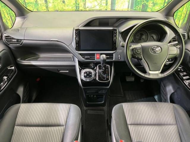 Toyota VOXY 2020-03 11228-1