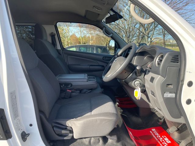 Nissan NV350 Caravan 2016-10 193538-6