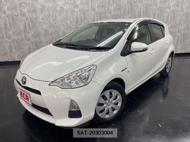 Toyota AQUA 2013-12 207181-0