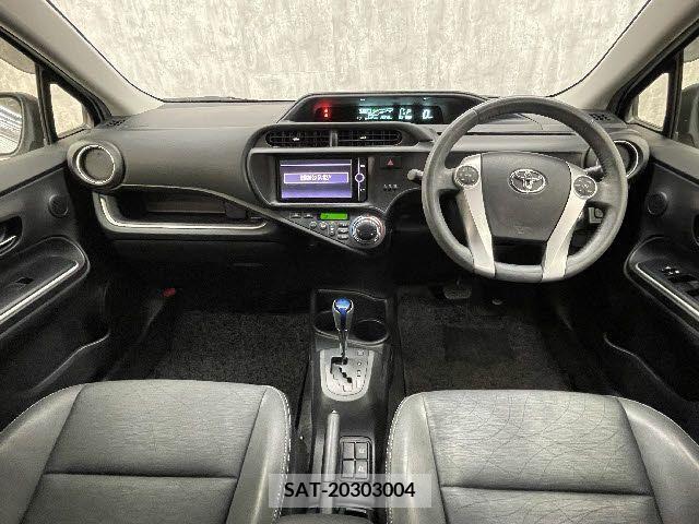 Toyota AQUA 2013-12 207181-1