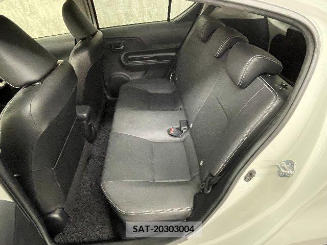 Toyota AQUA 2013-12 207181-18
