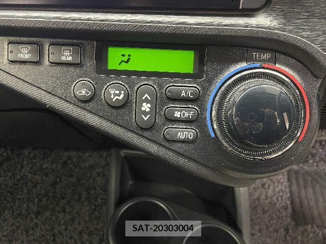 Toyota AQUA 2013-12 207181-14