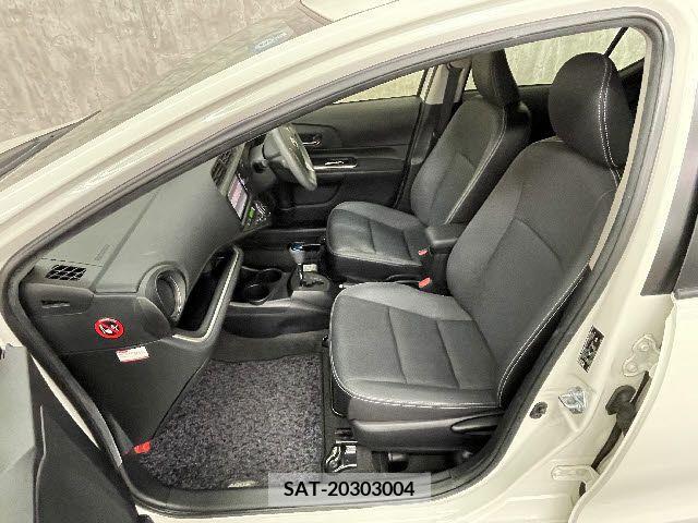 Toyota AQUA 2013-12 207181-12