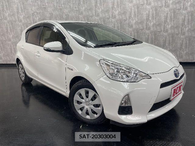 Toyota AQUA 2013-12 207181-6