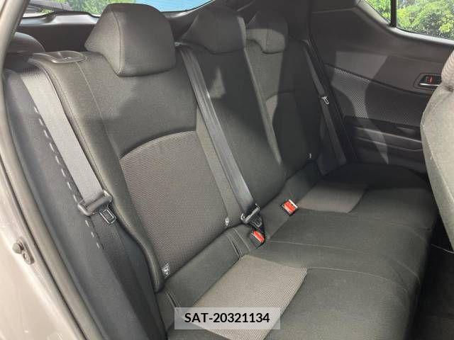 Toyota C-HR 2017-11 337683-9
