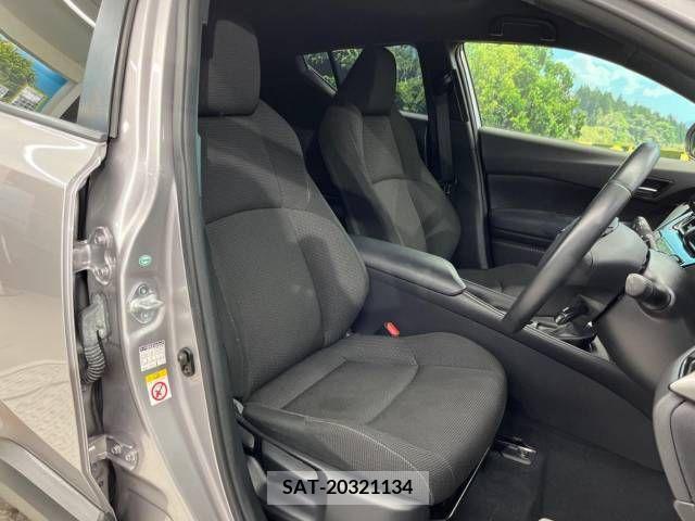 Toyota C-HR 2017-11 337683-8