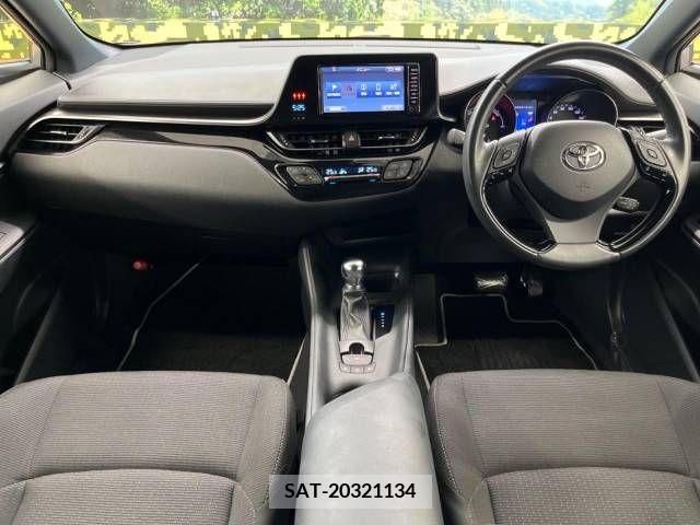 Toyota C-HR 2017-11 337683-1