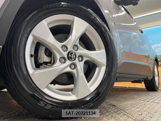 Toyota C-HR 2017-11 337683-13
