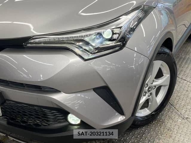 Toyota C-HR 2017-11 337683-12
