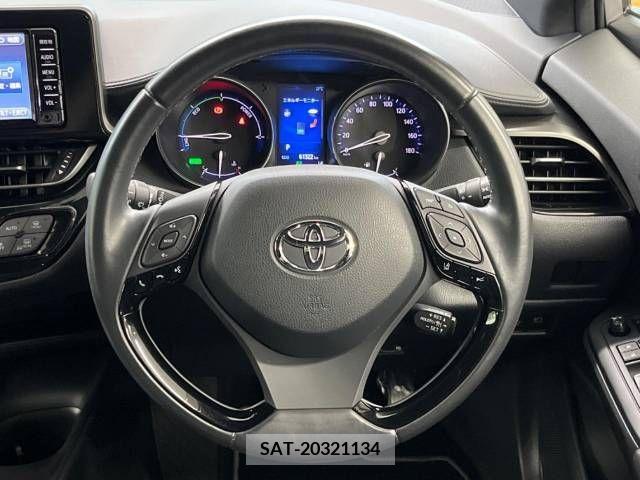 Toyota C-HR 2017-11 337683-11