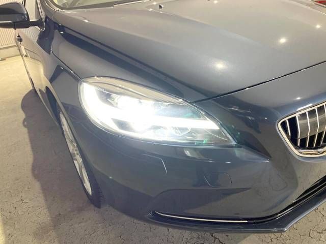 Volvo V40 2020-06 196137-16