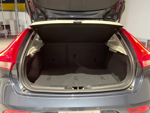 Volvo V40 2020-06 196137-15