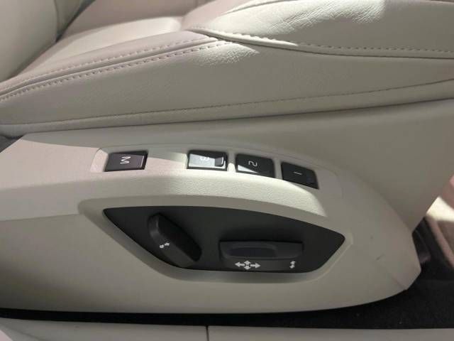 Volvo V40 2020-06 196137-11